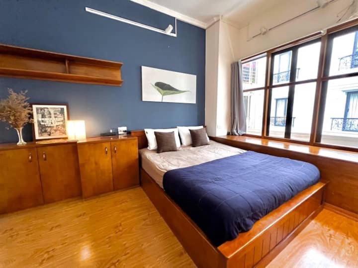 Nice Room Located Right Next To The Old Quarter Can Phong Nhieu Anh Sang Tai Ngay Gan Pho Di Bo Ho Guom ฮานอย ภายนอก รูปภาพ